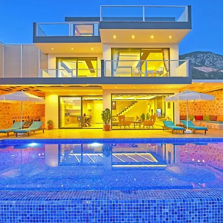 Villa Sleeps 6 Pool Air Con Wifi