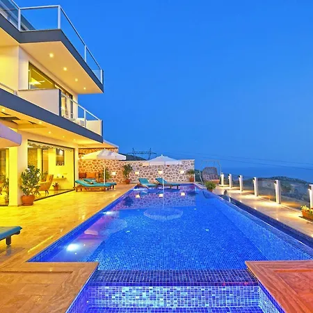 Villa Sleeps 6 Pool Air Con Wifi *