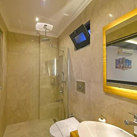 Sleeps 6 Pool Air Con Wifi Villa